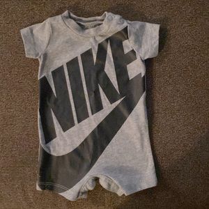 NewBorn NIKE onesie 50-58cm